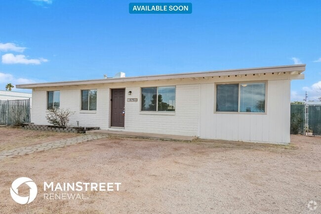 Building Photo - 4751 S Primrose St