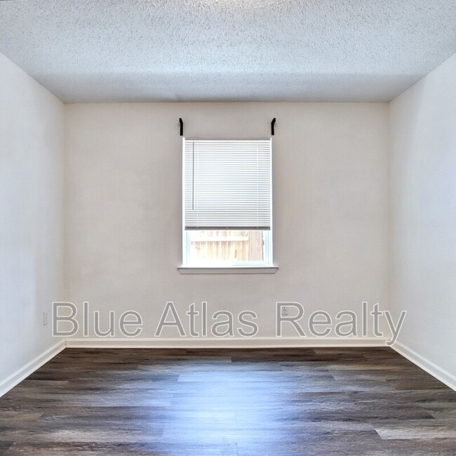 Building Photo - 4816 Wellesley Ave