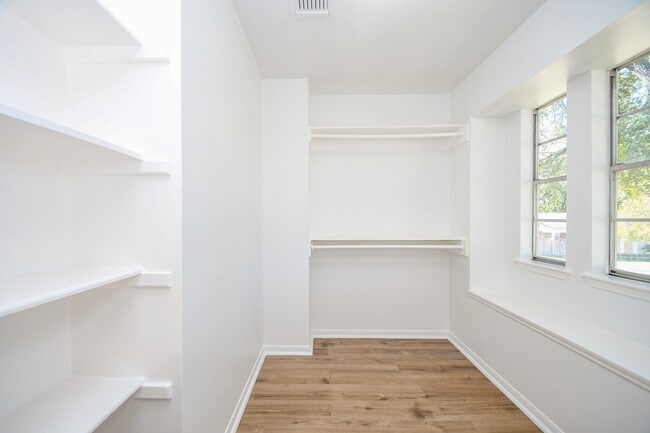 Building Photo - 7703 Braesridge Ct