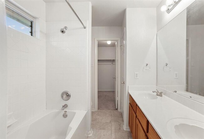 Building Photo - 1617 Gaylord Dr