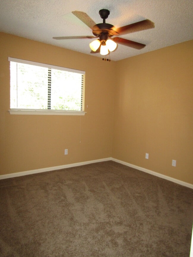 Building Photo - 7001 Winedale Dr