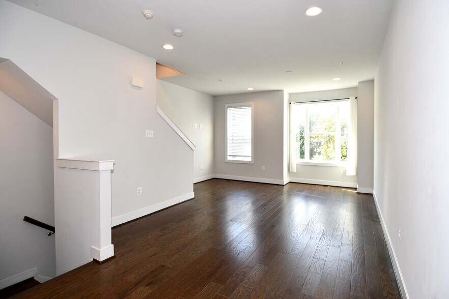 Building Photo - 2421 Auden Dr