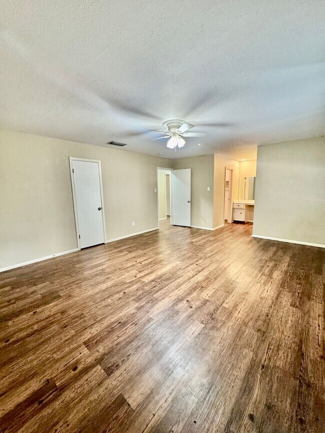 Building Photo - 5122 Moultrie Dr