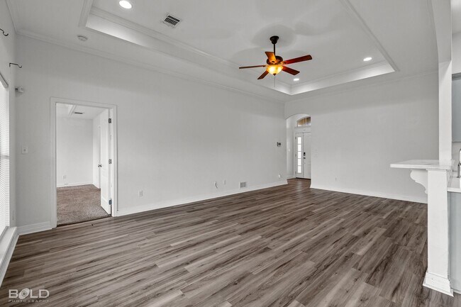 Building Photo - 521 Linnhurst Dr
