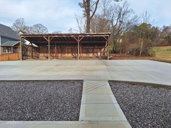 Building Photo - NEW DUPLEX Conveniently located to 40 West