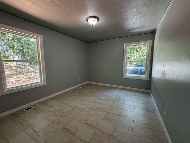 Building Photo - 2157 Nelms Dr SW
