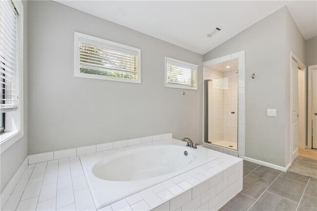 Building Photo - 820 Muirfield Trce