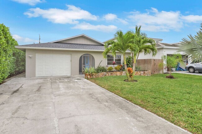 Building Photo - 758 103rd Ave N