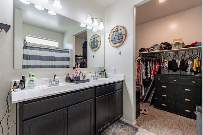 Building Photo - Serene 3-Bedroom 2-Bath 3 Car Garage Retre...