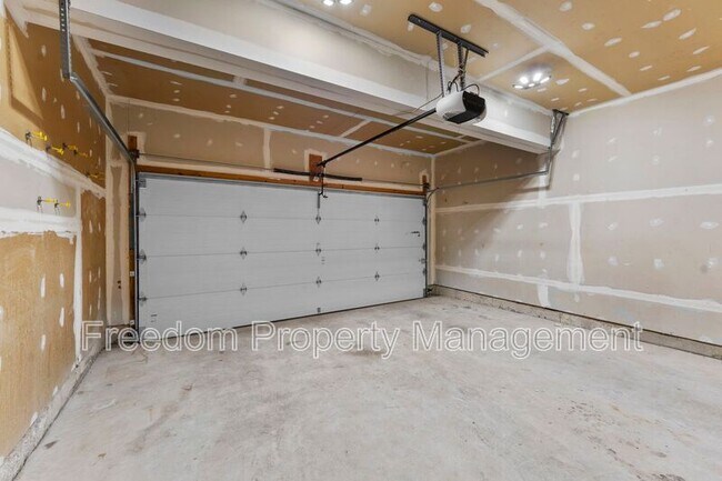 Building Photo - 9140 Worthington Dr