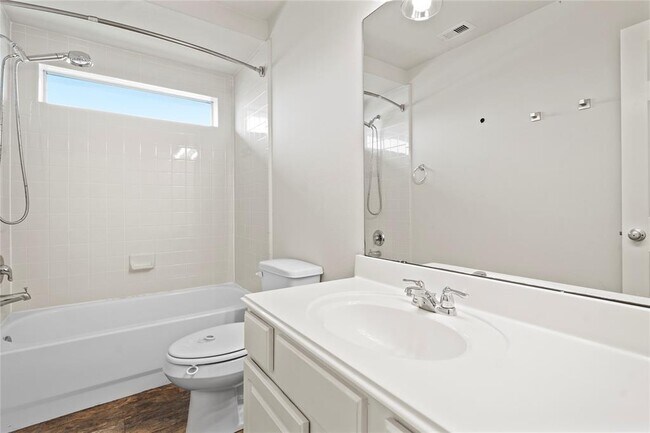 Building Photo - 8243 Mandalay Bay Dr