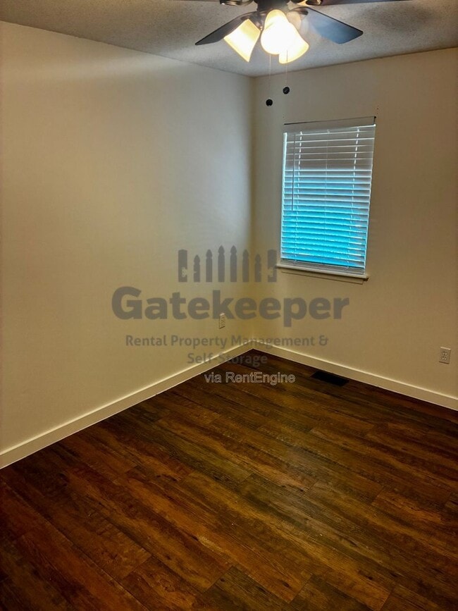 Building Photo - 101 Sandlewood Dr