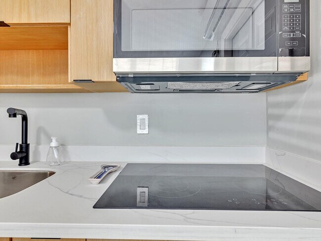 Building Photo - 318-320-320 Walnut St