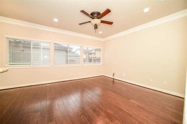 Building Photo - 3514 Clearview Cir