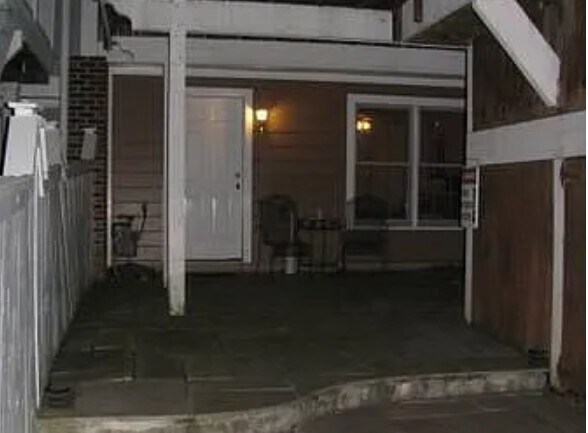 Building Photo - 652 Chestertown St