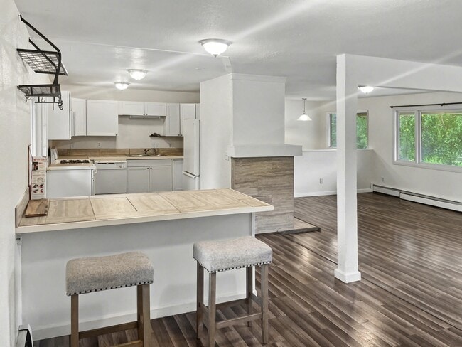 Building Photo - 9324 Kavik St