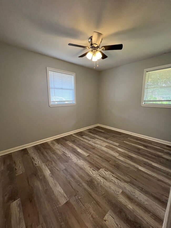 Building Photo - 3 Bedroom 1 bath Home for Lease