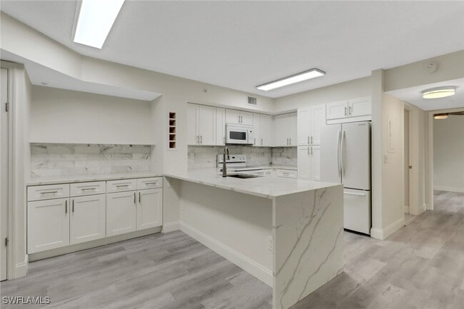 Building Photo - 1220 Wildwood Lakes Blvd