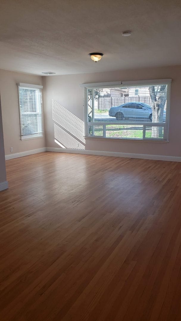 Building Photo - 3110 Oak St