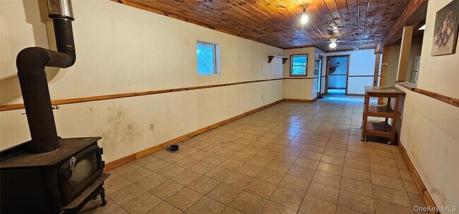 Building Photo - 18 Lake Ridge Rd