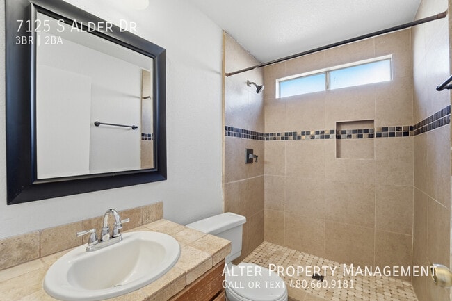 Building Photo - 7125 S Alder Dr