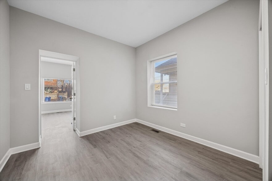 Building Photo - 8018 S Harvard Ave