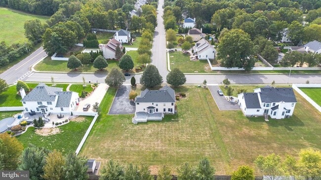 Building Photo - 27 Samantha Dr