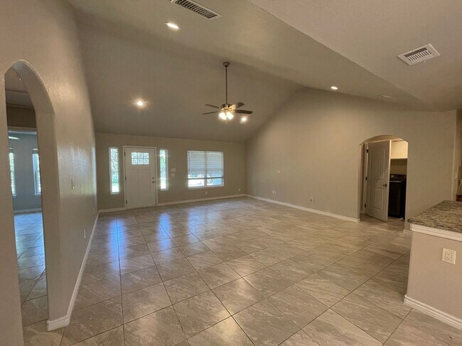 Building Photo - NEW ON MARKET