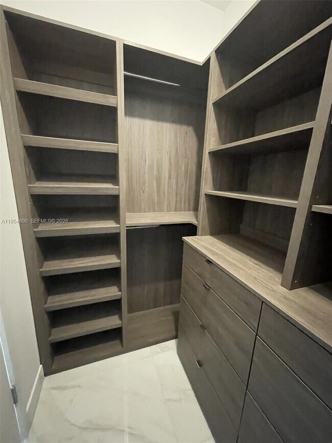 Building Photo - 17550 Collins Ave