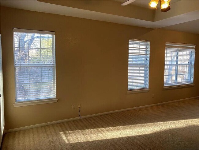 Building Photo - 1510 Zinfandel Dr