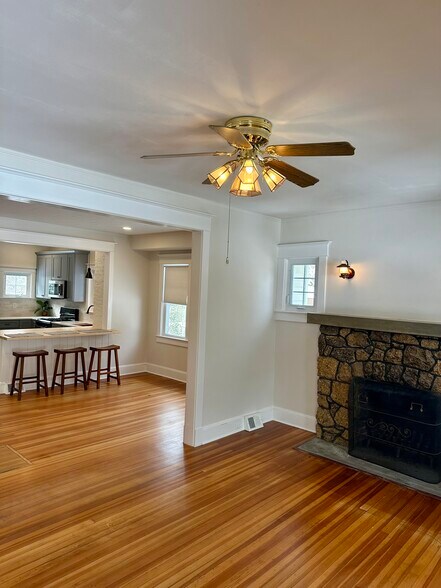 Building Photo - 48 Valley Dr