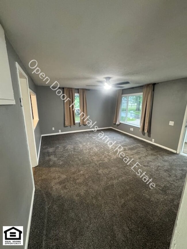 Building Photo - Newly remodeled 2 bedroom home!