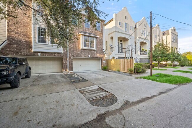 Building Photo - 5420 Kansas St