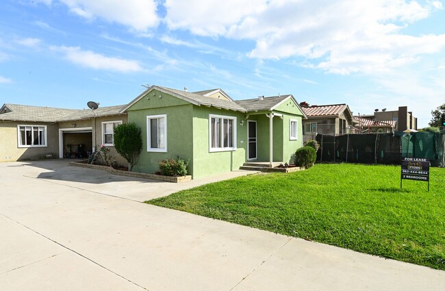 Building Photo - COMING SOON - House - 2 Bedrooms / 1 Bathr...