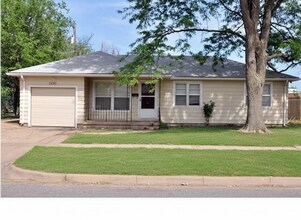 Building Photo - Lovely 3 Bed, 1 Bath!