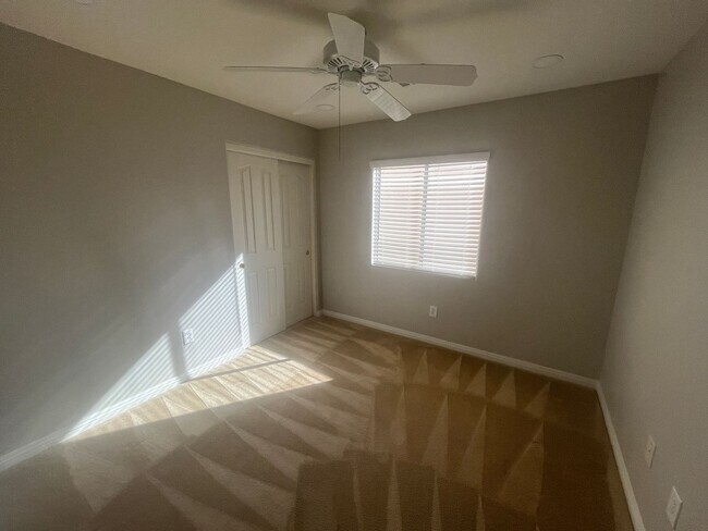 Building Photo - 3 Bedroom Townhome - Centennial Hills