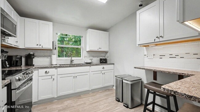 Building Photo - 2909 Lauderdale Dr E