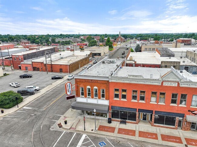 Building Photo - 115 E Russell St
