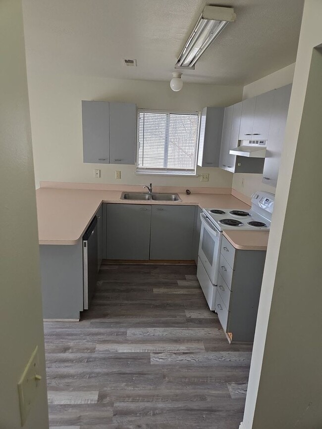 Building Photo - 769 W 640 S