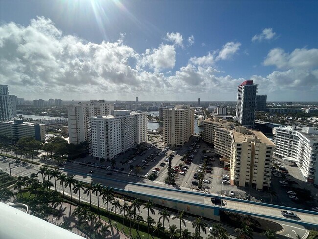 Building Photo - 1830 S Ocean Dr
