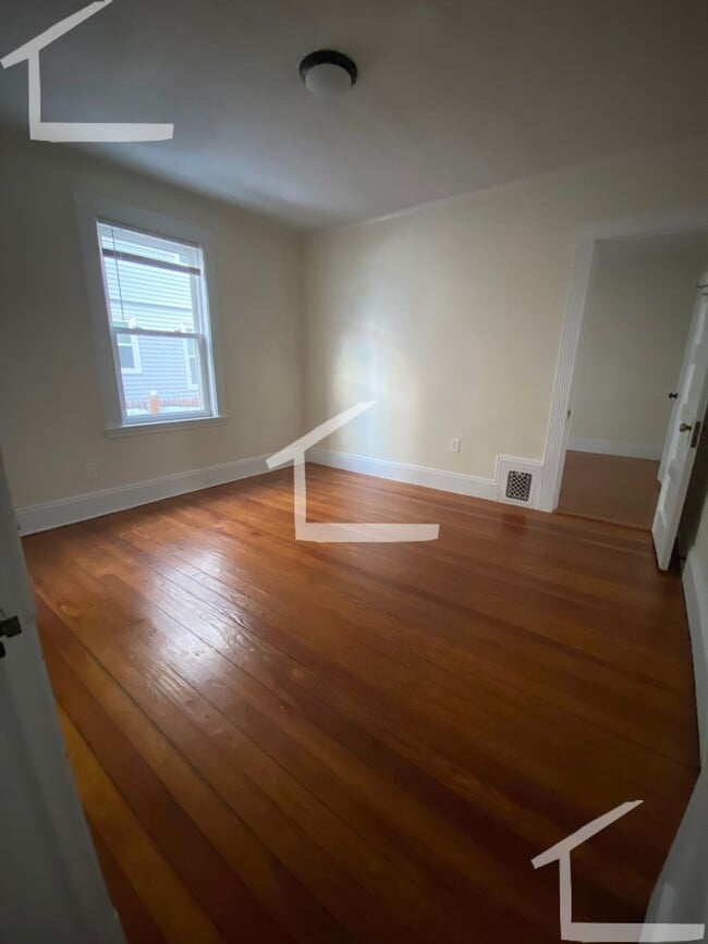 Building Photo - 46 Montfern Ave