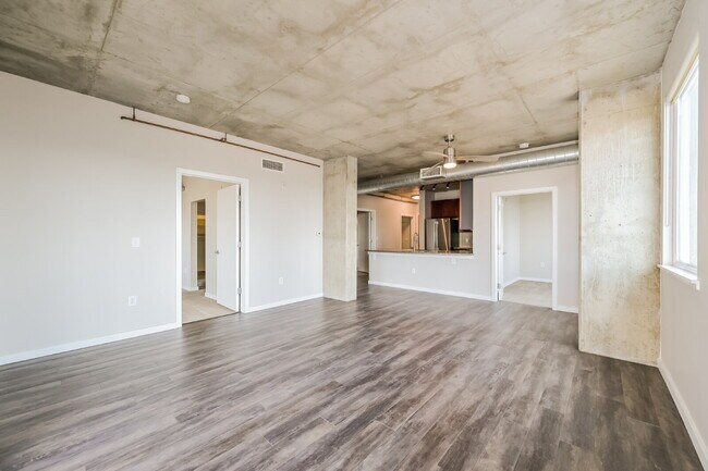 Building Photo - $2,200.00, 2 bed, 1bath located in the hea...