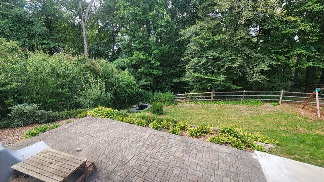 Building Photo - Wonderfully Updated Home On the Edge of Po...