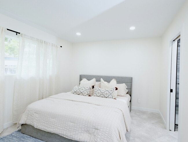 Building Photo - 12311 Boulder View Dr
