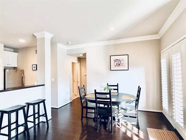 Building Photo - 2400 McCue Rd