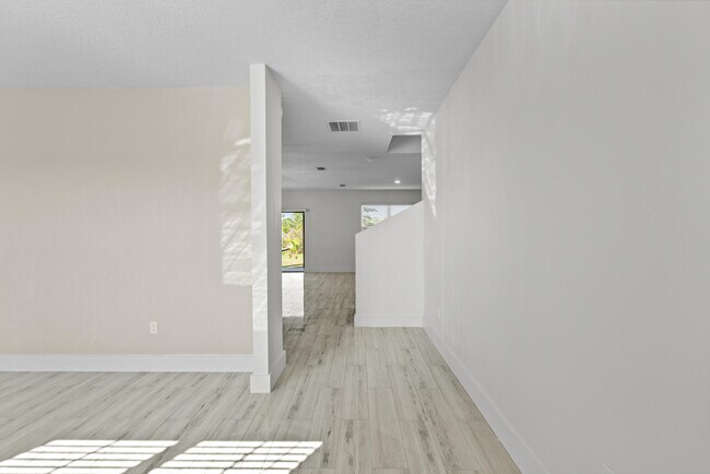 Building Photo - 6455 NW Castlebrook Ave