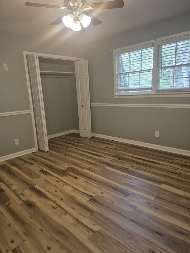 Building Photo - 1713 Azalea Dr