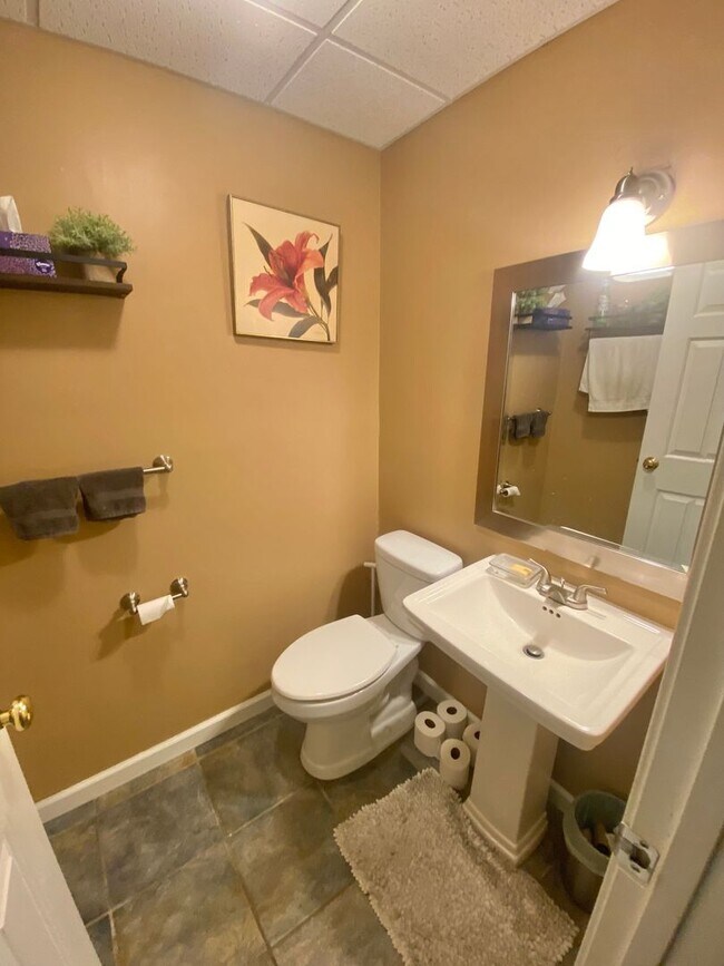 Building Photo - 56 Morellen Ln