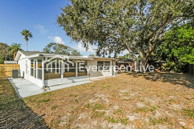 Building Photo - 11640 Rock Ln