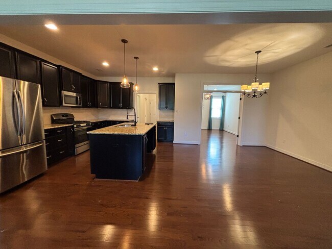 Building Photo - 4816 Village Walk